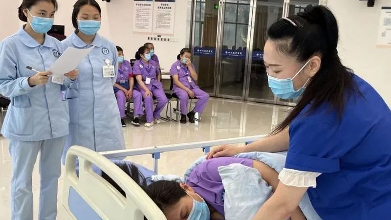 成都适老化改造：地面防滑材料，安全升级的关键**